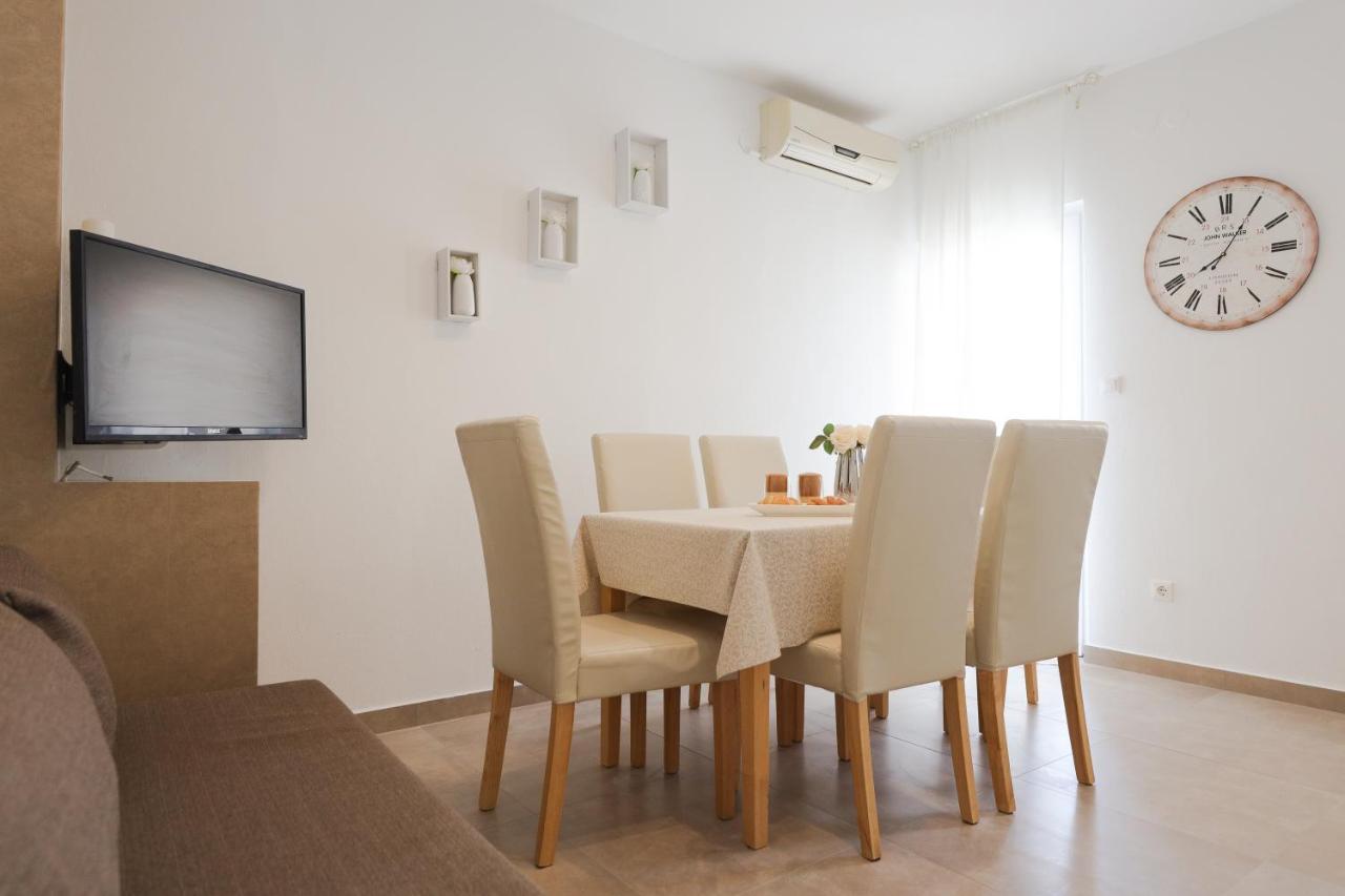 Skara Apartament *